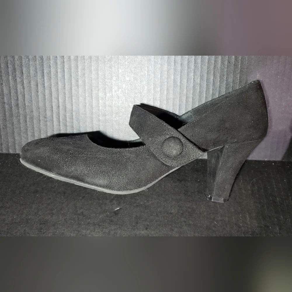 American Eagle Mary Jane Pumps. Size 10. NWOT. - Picture 2 of 6